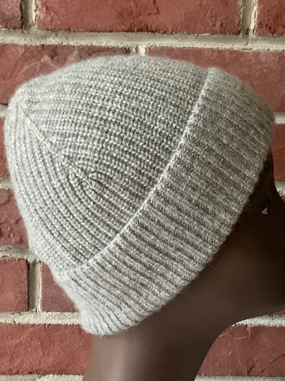 Quince Quiet Luxury 100% Cashmere Knit Cuffed Unisex  Beanie Size M/L NWOT